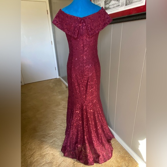 MORGAN & CO. BURGUNDY DRESS. - Picture 2 of 16